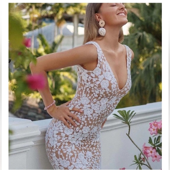 Elegant and glamorous White Midi Dress - Picture 6 of 15